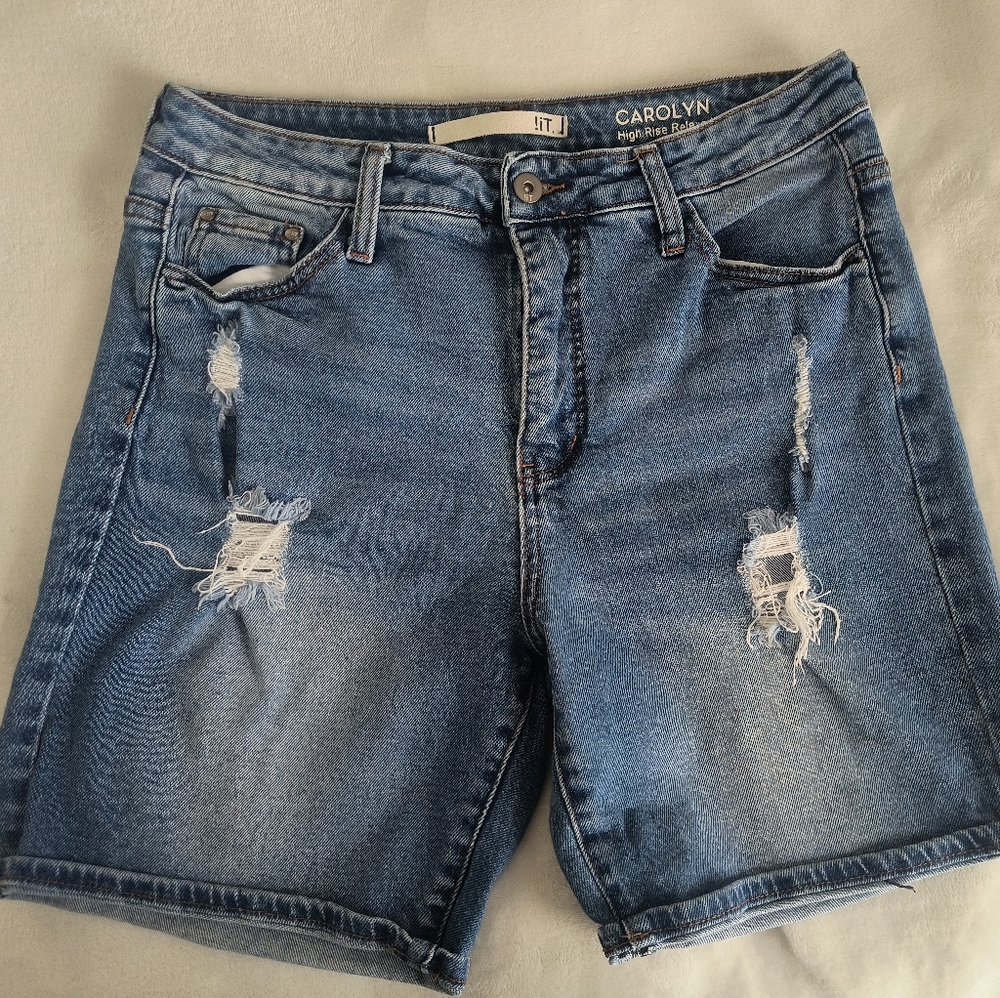 IT Carolyn Distressed Denim Shorts Sz 6  High Rise 32" Waist 7" Inseam